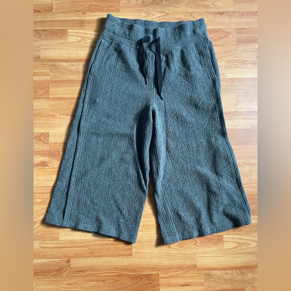 Lululemon gray baggy capris pants